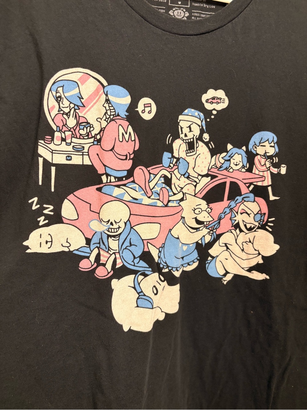 Ladies XL Graphic T-Shirt - Characters Print - Picture 3 of 4